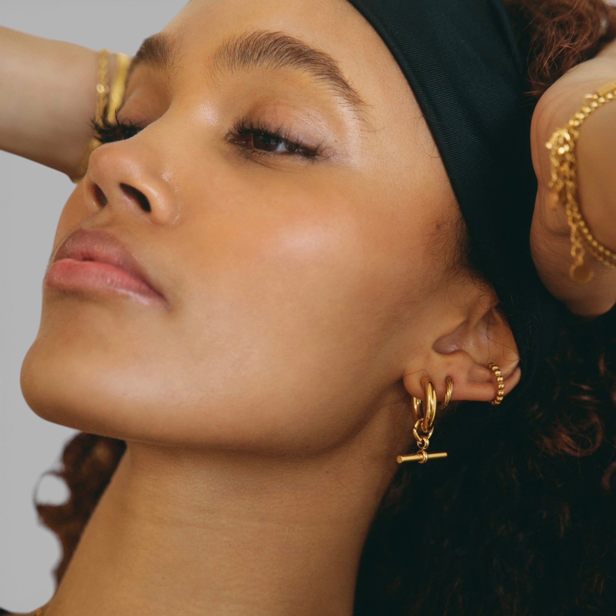Nolvre | Women’s T-Bar Hoop Earrings – Gold-Tone Plated Brass
